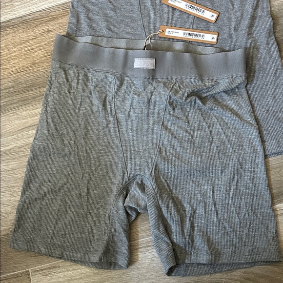 SKIMS a bundle NWT - Picture 4 of 6